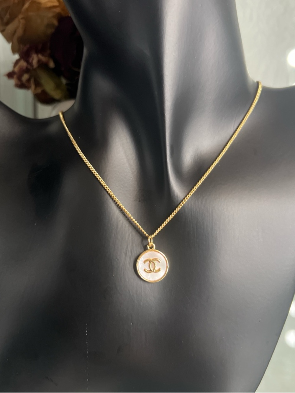 Gold tone necklace with natural white shell & pearl